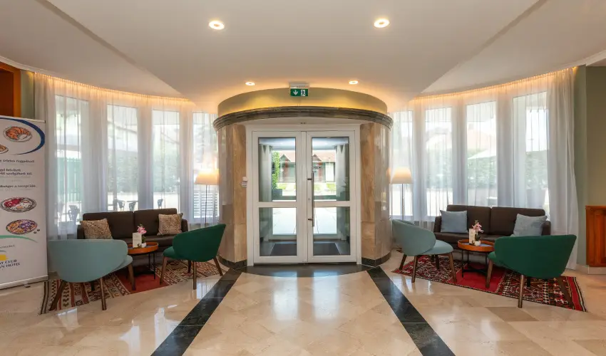 Holiday Club Apartman Hotel H�v�z H�v�z - M�jus 1. (min. 2 �j)