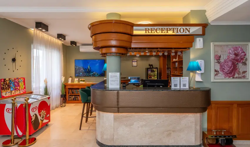 Holiday Club Apartman Hotel H�v�z H�v�z - M�jus 1. (min. 2 �j)