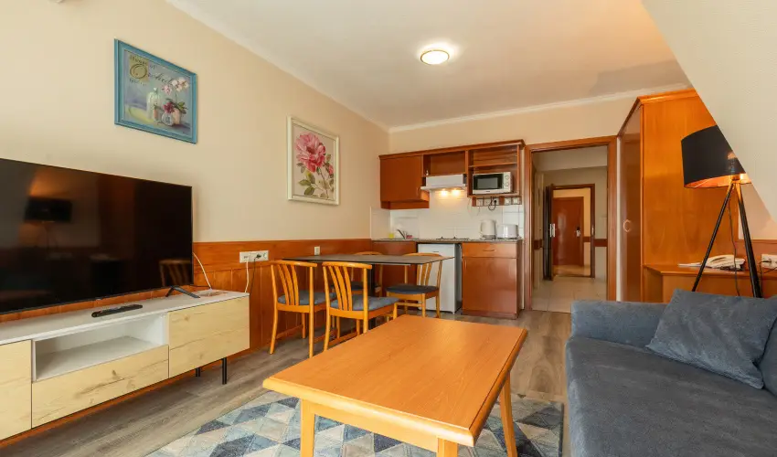 Holiday Club Apartman Hotel H�v�z H�v�z - M�jus 1. (min. 2 �j)