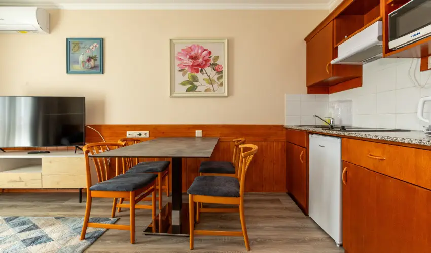 Holiday Club Apartman Hotel H�v�z H�v�z - M�jus 1. (min. 2 �j)