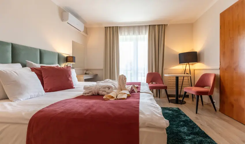 Holiday Club Apartman Hotel H�v�z H�v�z - M�jus 1. (min. 2 �j)