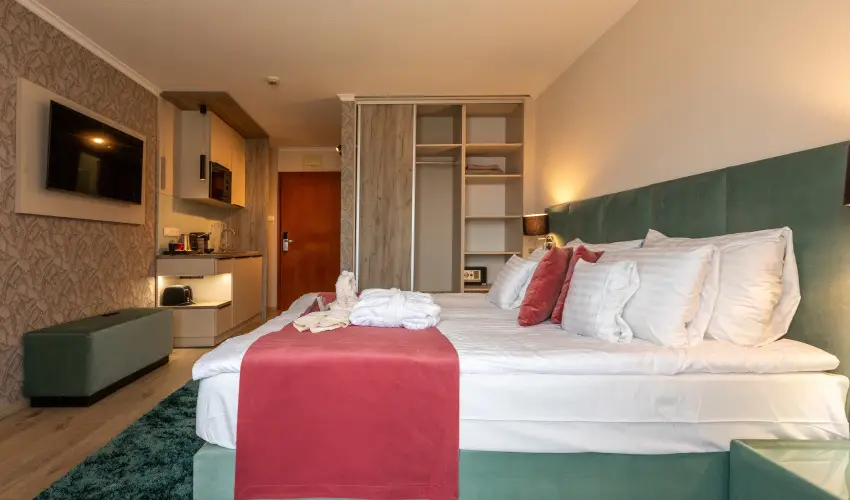 Holiday Club Apartman Hotel H�v�z H�v�z - M�jus 1. (min. 2 �j)