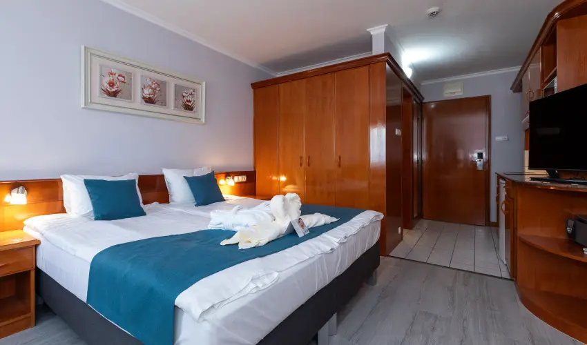 Holiday Club Apartman Hotel H�v�z H�v�z - M�jus 1. (min. 2 �j)