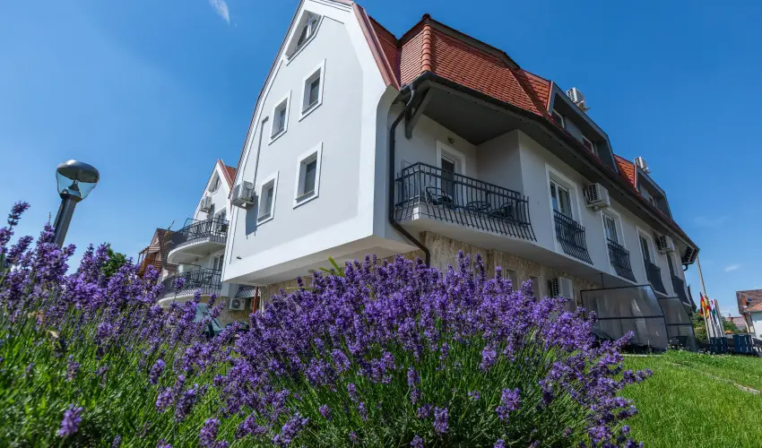 Holiday Club Apartman Hotel H�v�z H�v�z - M�jus 1. (min. 2 �j)