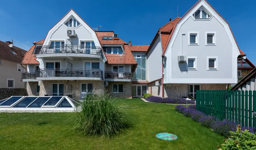 Holiday Club Apartman Hotel H�v�z H�v�z - M�jus 1. (min. 2 �j)