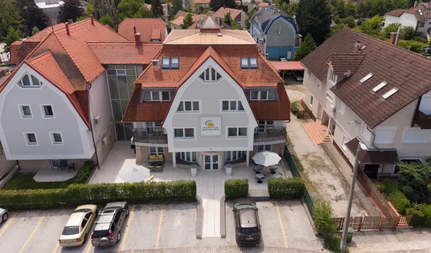 Holiday Club Apartman Hotel H�v�z H�v�z - M�jus 1. (min. 2 �j)