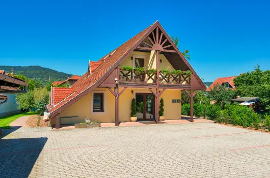 Honti Panzi� - M�jus 1.