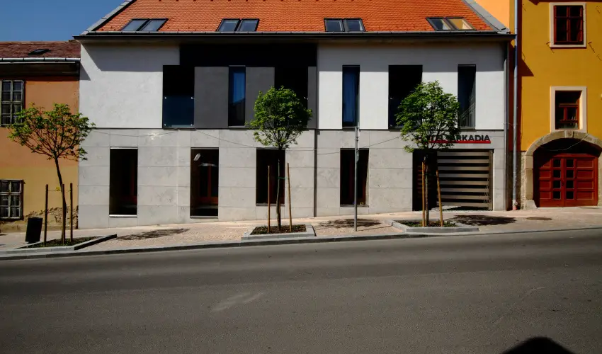 Hotel Arkadia Pcs - Mjus 1. 