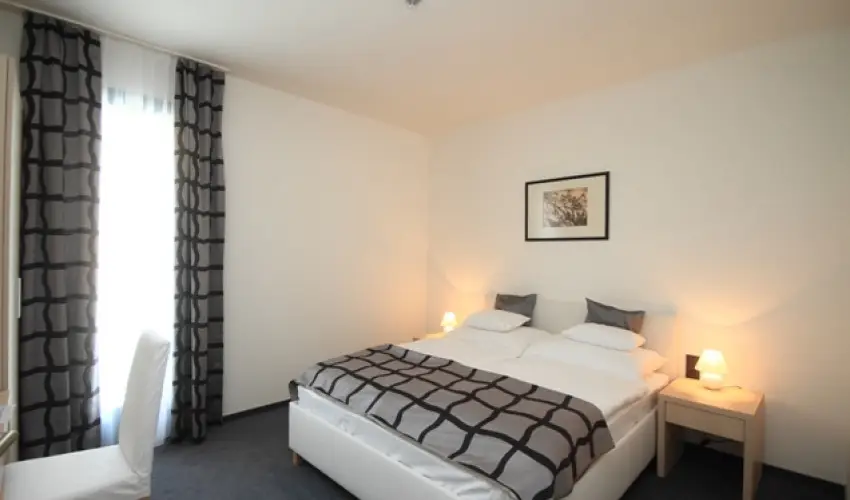 Hotel Arkadia Pcs - Mjus 1. 