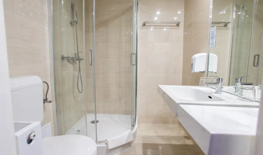 Hotel rpd Tatabnya - Mjus 1.