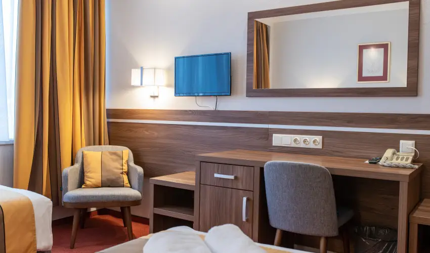 Hotel rpd Tatabnya - Mjus 1.