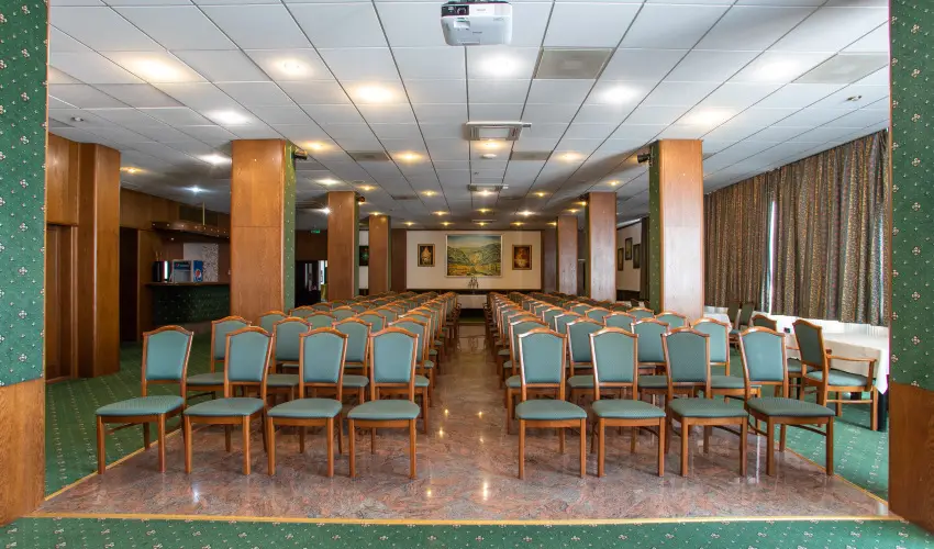 Hotel rpd Tatabnya - Mjus 1.