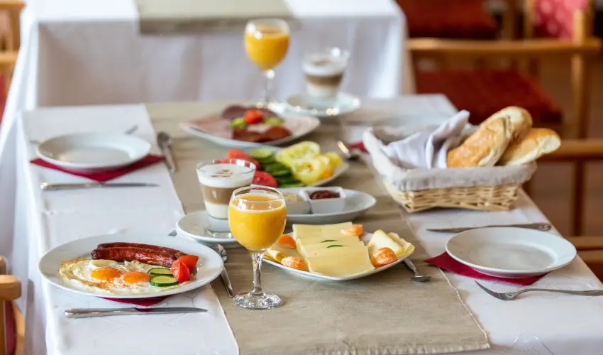 Hotel rpd Tatabnya - Mjus 1.