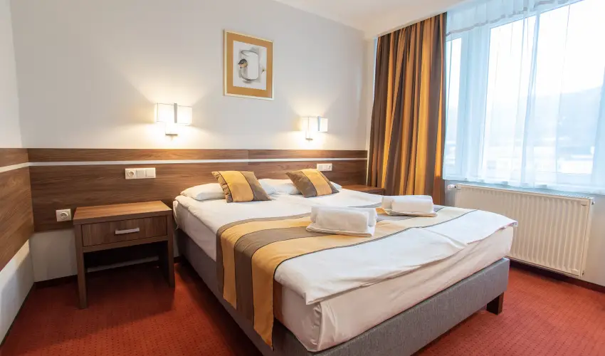 Hotel rpd Tatabnya - Mjus 1.