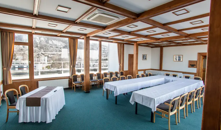 Hotel rpd Tatabnya - Mjus 1.