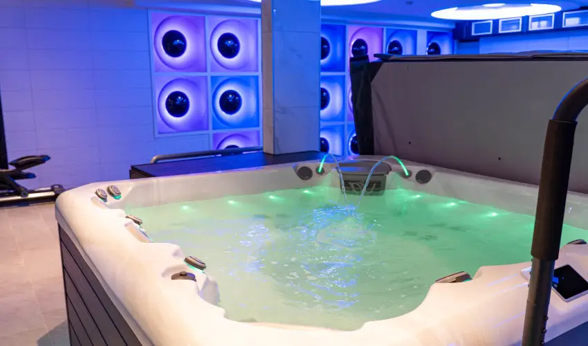 Hotel rpd Tatabnya - Mjus 1.