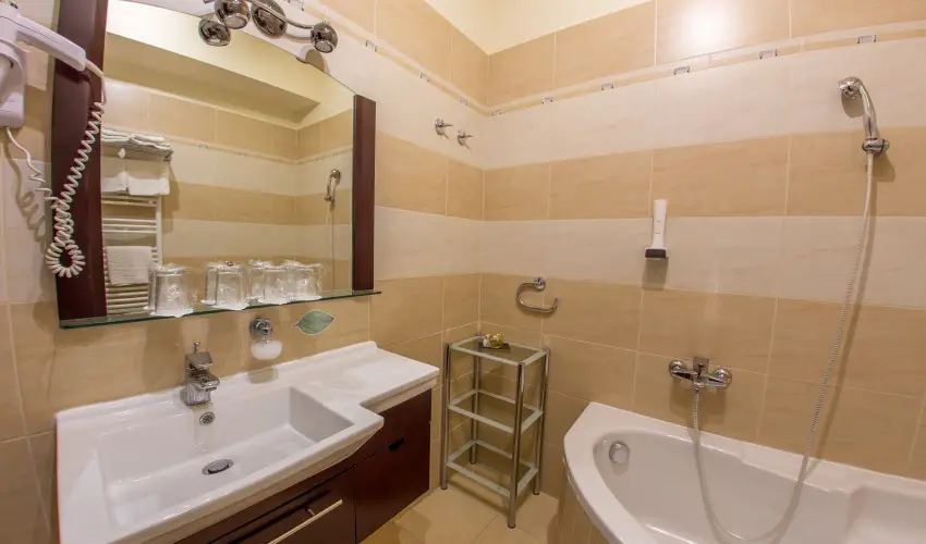 Hotel Aurum Hajdszoboszl - Mjus 1. (min. 2 j)