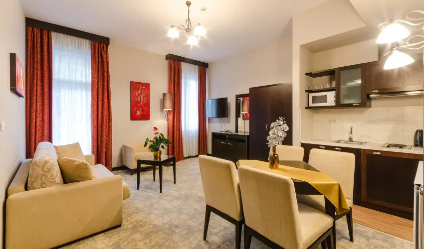 Hotel Aurum Hajdszoboszl - Mjus 1. (min. 2 j)