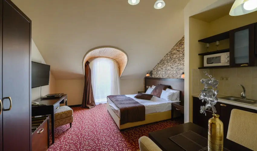 Hotel Aurum Hajdszoboszl - Mjus 1. (min. 2 j)