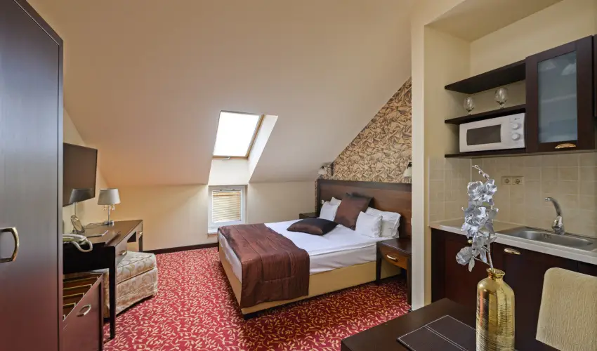 Hotel Aurum Hajdszoboszl - Mjus 1. (min. 2 j)