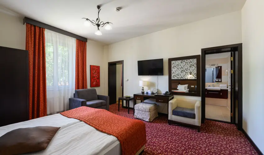 Hotel Aurum Hajdszoboszl - Mjus 1. (min. 2 j)