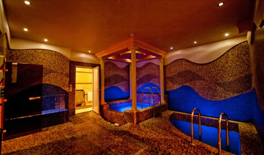 Hotel Aurum Hajdszoboszl - Mjus 1. (min. 2 j)