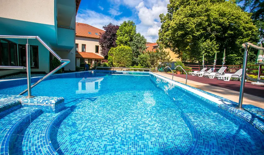 Hotel Bassiana Srvr - Mjus 1. (min. 3 j)