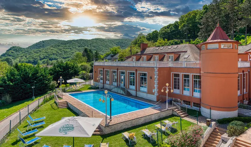 Hotel Bellevue Esztergom - M�jus 1.