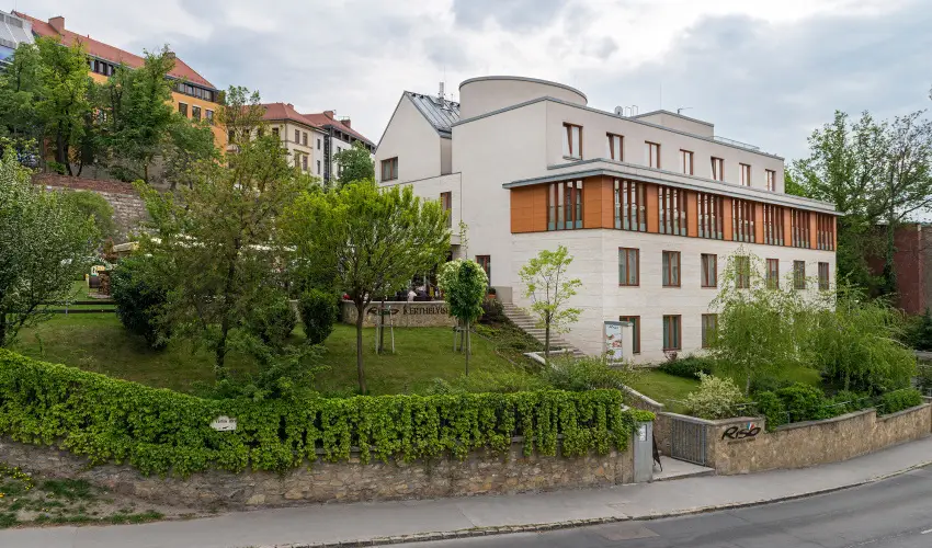 Hotel Castle Garden Budapest - Mjus 1. (min. 2 j)