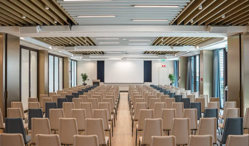 Hotel Energy & Business Center superior Paks - M�jus 1.