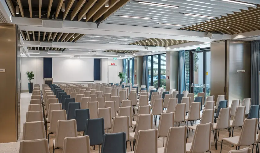 Hotel Energy & Business Center superior Paks - M�jus 1.