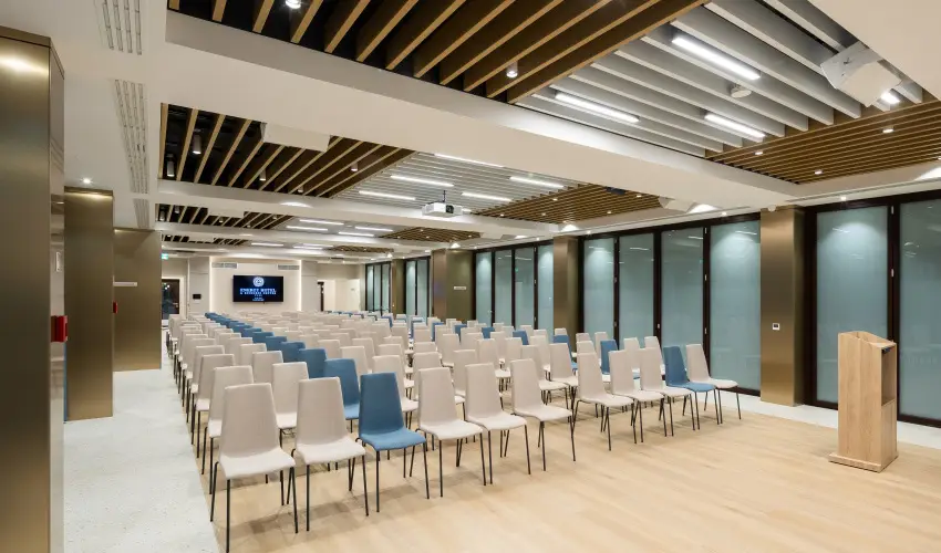 Hotel Energy & Business Center superior Paks - M�jus 1.