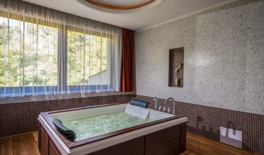 Erdspuszta Club Hotel Debrecen - Mjus 1. 