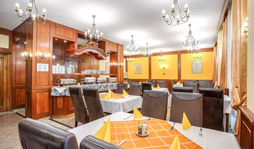 Hotel Erzsbet Hvz - Mjus 1.