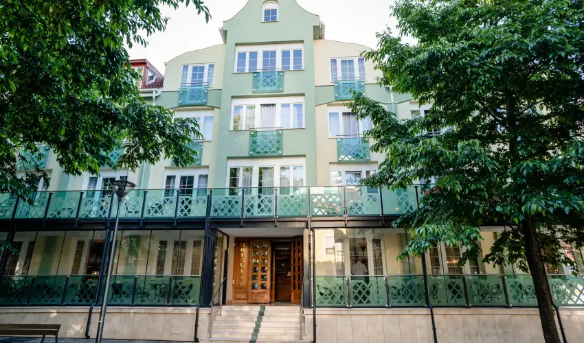 Hotel Erzsbet Hvz - Mjus 1.