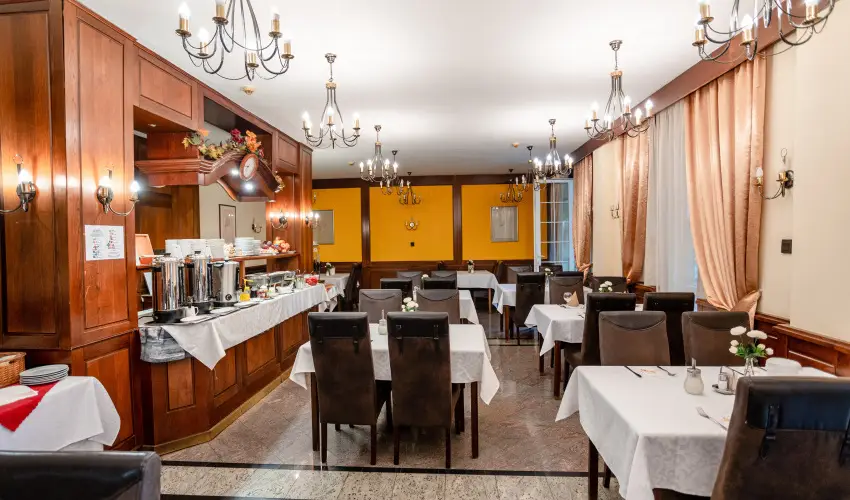 Hotel Erzsbet Hvz - Mjus 1.