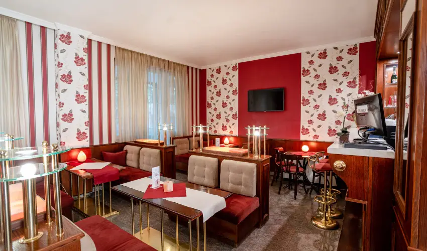 Hotel Erzsbet Hvz - Mjus 1.