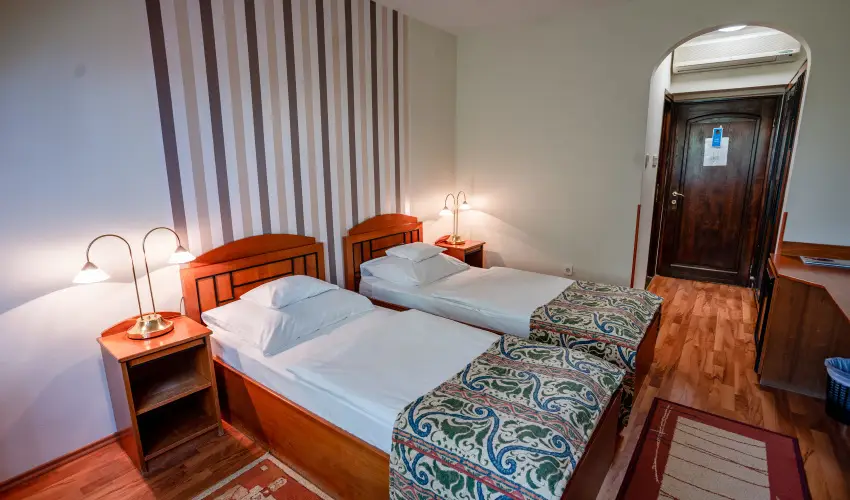 Hotel Erzsbet Hvz - Mjus 1.