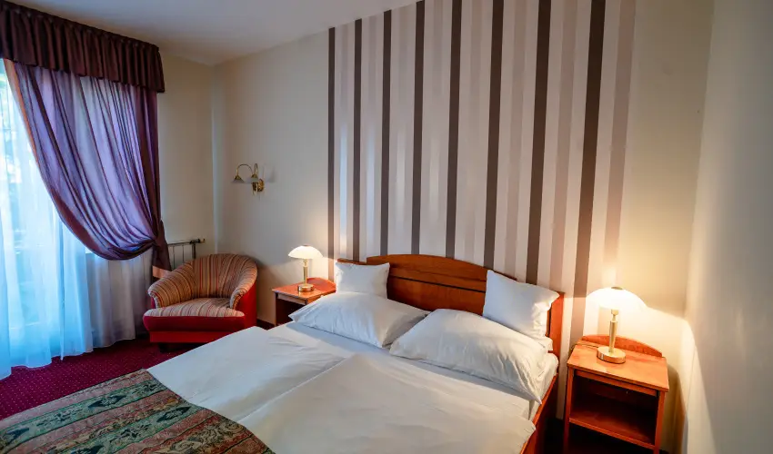 Hotel Erzsbet Hvz - Mjus 1.