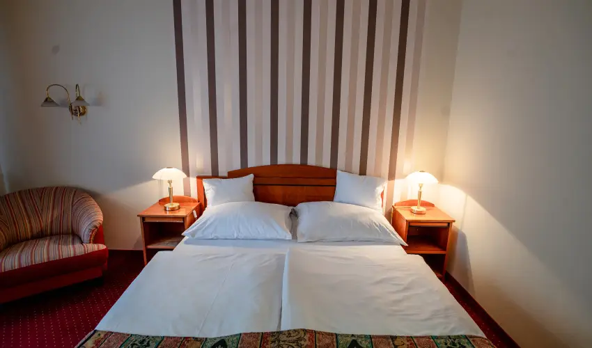 Hotel Erzsbet Hvz - Mjus 1.