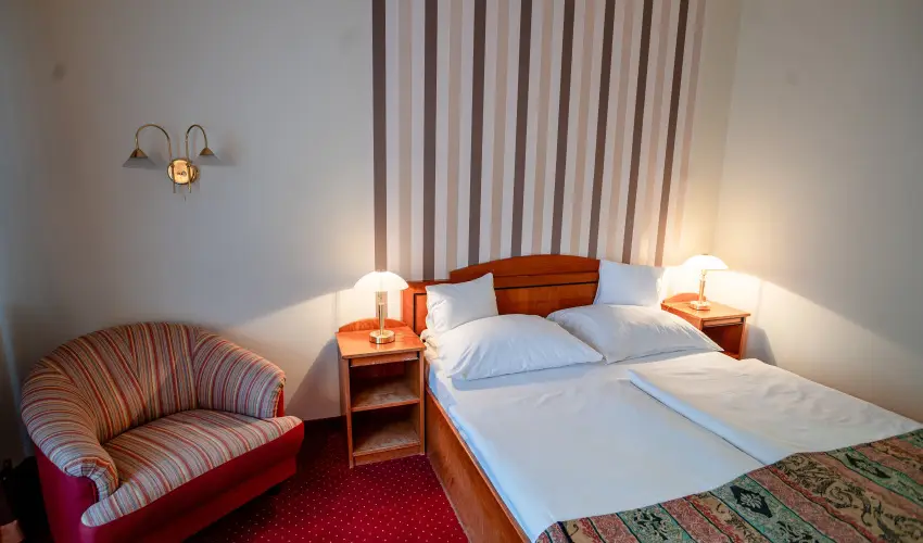 Hotel Erzsbet Hvz - Mjus 1.