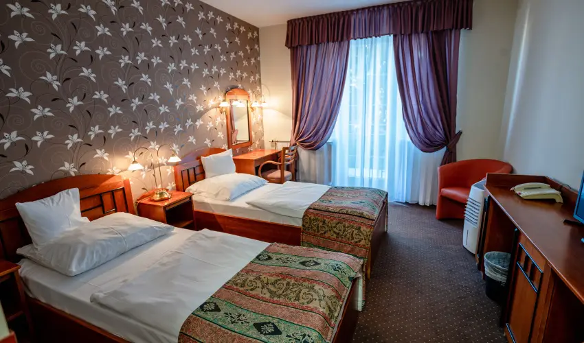 Hotel Erzsbet Hvz - Mjus 1.