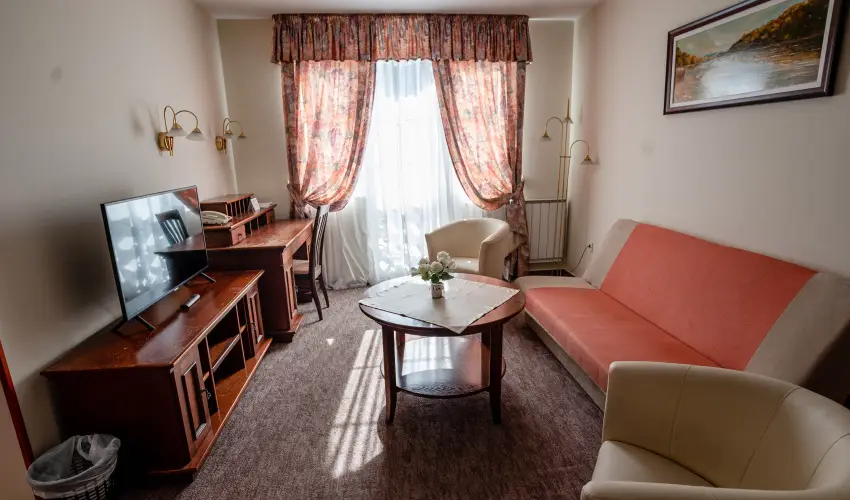 Hotel Erzsbet Hvz - Mjus 1.