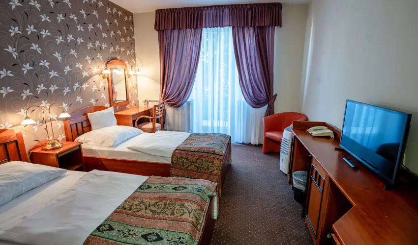 Hotel Erzsbet Hvz - Mjus 1.