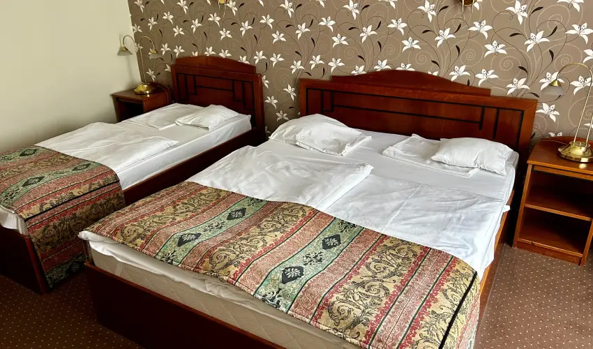 Hotel Erzsbet Hvz - Mjus 1.