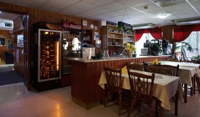 Hajnal Hotel Mez�k�vesd - M�jus 1. (min. 2 �j)