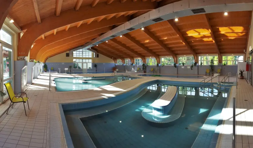 Hajnal Hotel Mez�k�vesd - M�jus 1. (min. 2 �j)