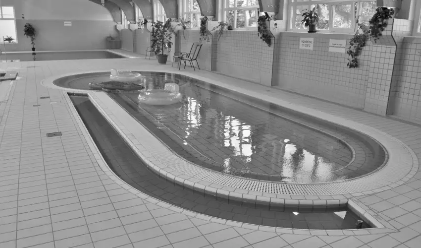 Hajnal Hotel Mez�k�vesd - M�jus 1.