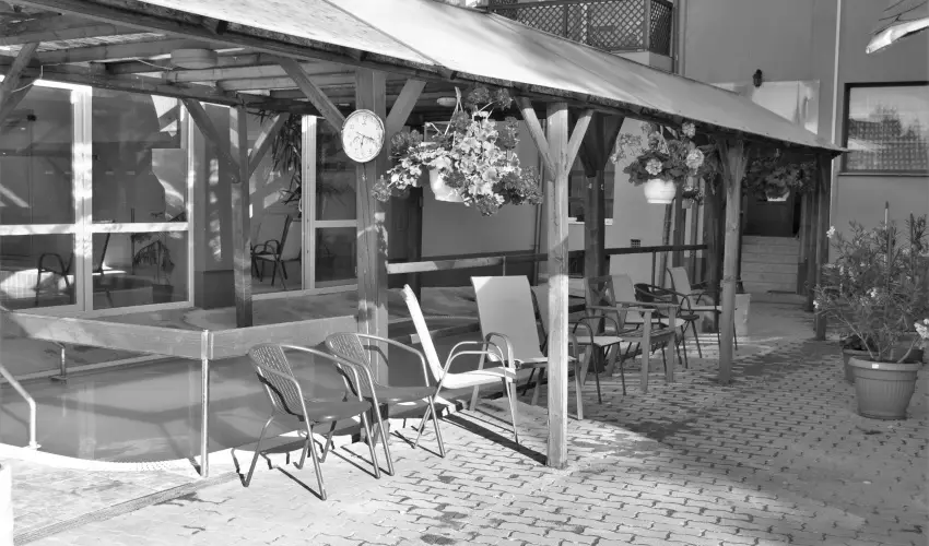 Hajnal Hotel Mez�k�vesd - M�jus 1.