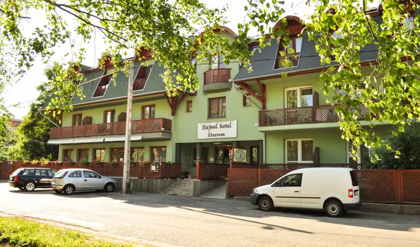 Hajnal Hotel Mez�k�vesd - M�jus 1. (min. 2 �j)